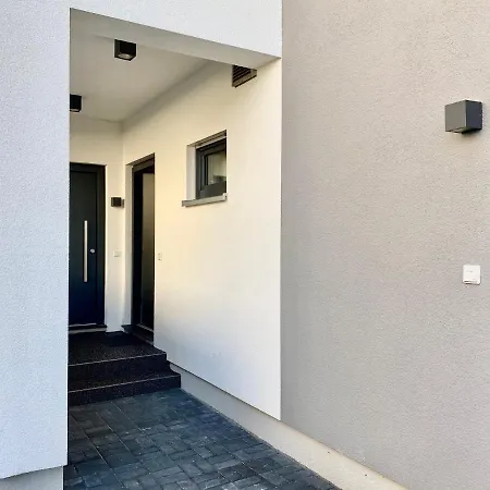 modernes Apartment, Terrasse und Garten am Lilienthalpark im Südwesten Berlins Exterior foto