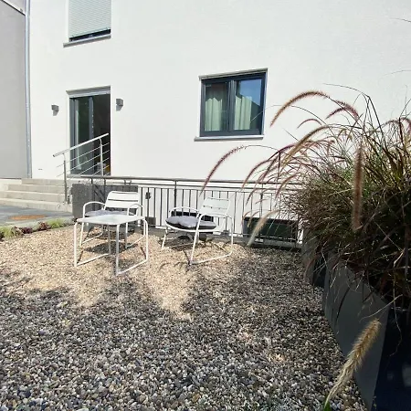 modernes Apartment, Terrasse und Garten am Lilienthalpark im Südwesten Berlins Exterior foto