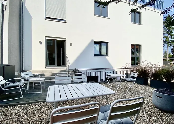 modernes Apartment, Terrasse und Garten am Lilienthalpark im Südwesten Berlins