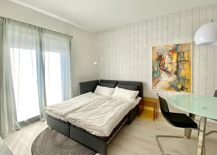 modernes Apartment, Terrasse und Garten am Lilienthalpark im Südwesten Berlins